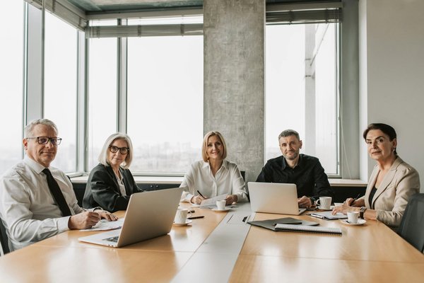 Formations en Ligne pour Équipes : Avantages Clés et Défis à Rel relever