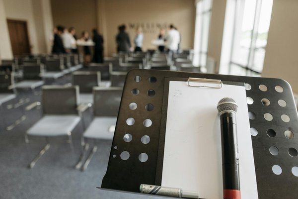Externalisation des Services de Communication : Une Stratégie Efficace Pour Optimiser Votre Image?